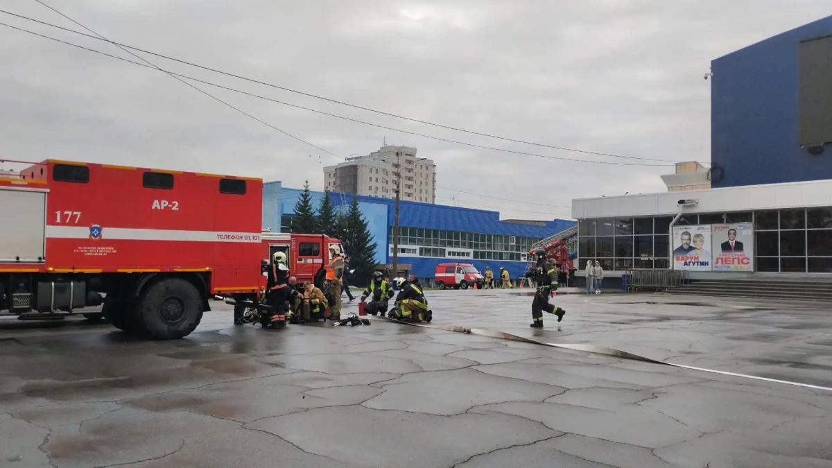 В «Титов-Арене» проходят пожарно-тактические учения В «Титов-Арене» проходят пожарно-тактические учения