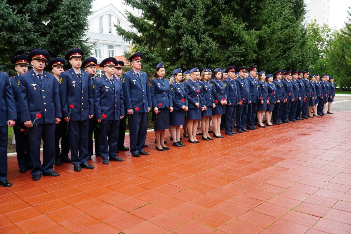 Остались в строю навсегда: в Алтайском крае почтили память погибших сотрудников УФСИН Остались в строю навсегда: в Алтайском крае почтили память погибших сотрудников УФСИН