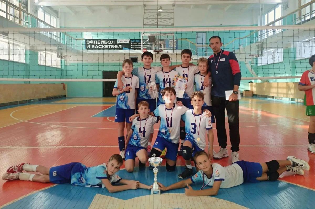 Юные волейболисты из Барнаула выиграли «Сибирский вызов» в Омске
