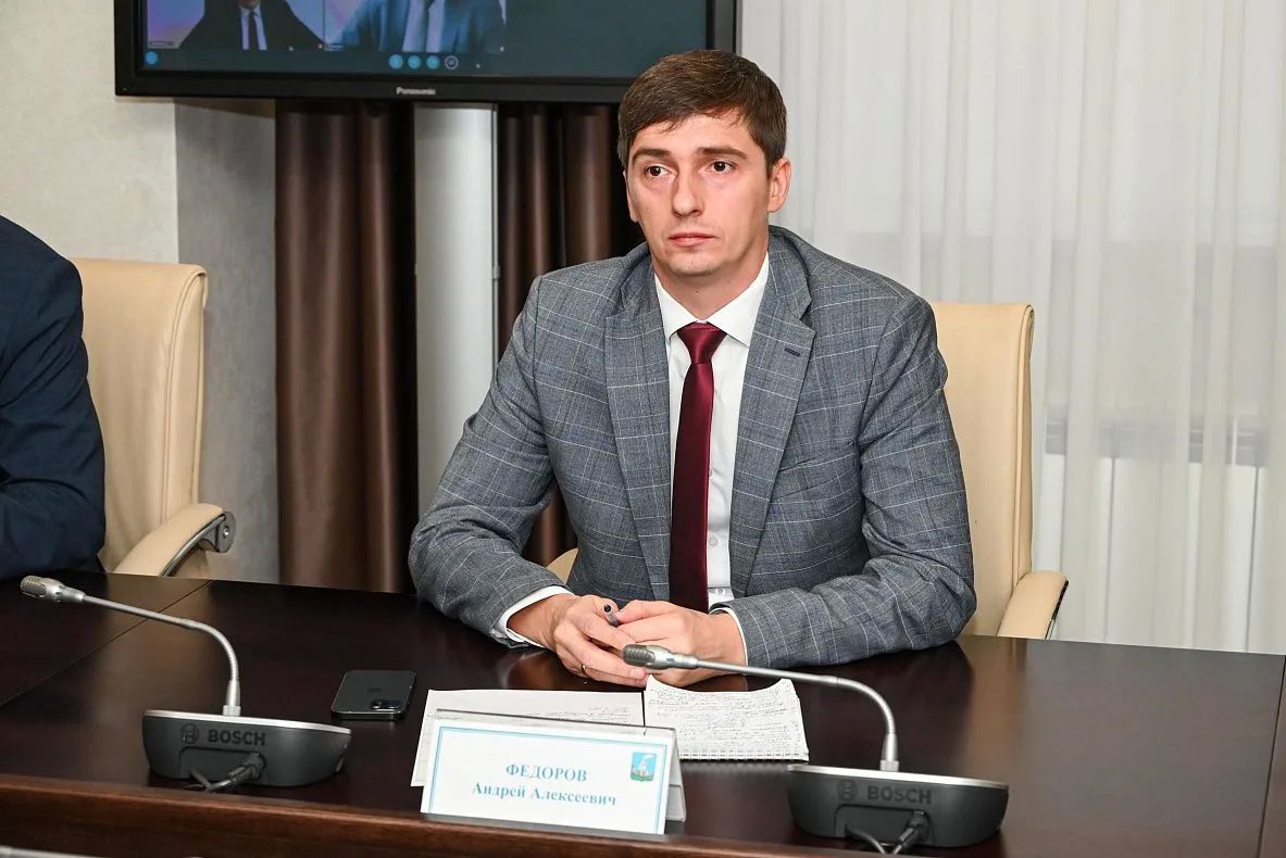 Вячеслав Франк провёл оперативное аппаратное совещание Вячеслав Франк провёл оперативное аппаратное совещание