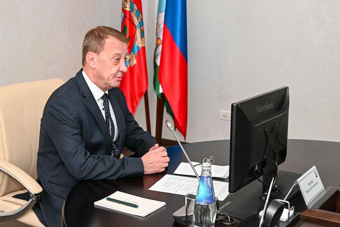 Вячеслав Франк провёл оперативное аппаратное совещание Вячеслав Франк провёл оперативное аппаратное совещание