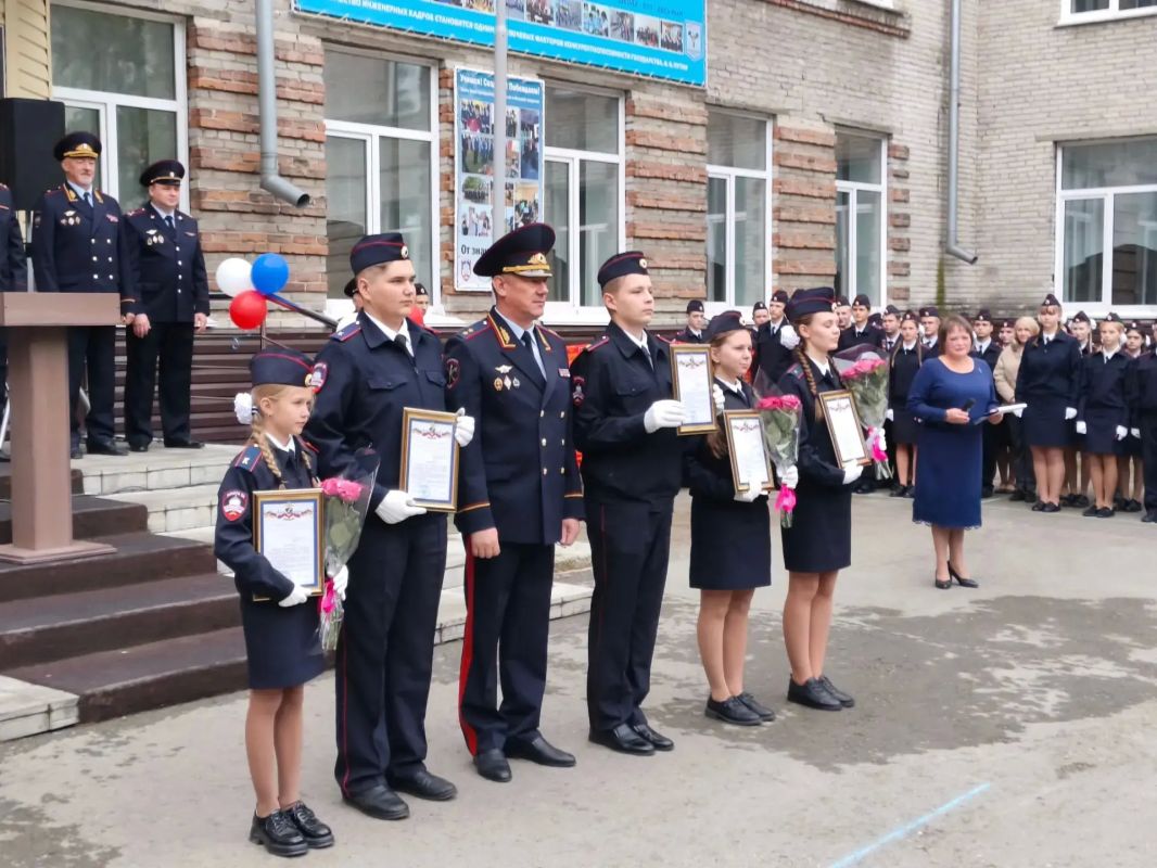 Учащиеся школы №53 вступили в кадетский корпус «Защитник» Учащиеся школы №53 вступили в кадетский корпус «Защитник»