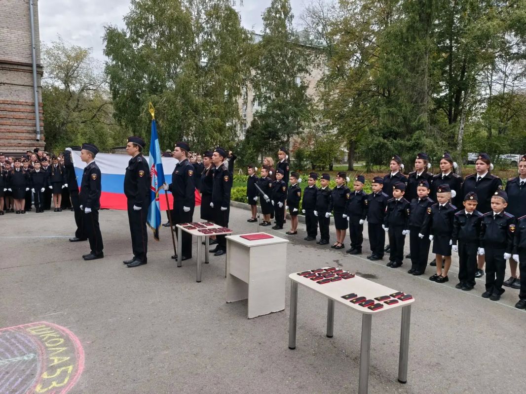 Учащиеся школы №53 вступили в кадетский корпус «Защитник» Учащиеся школы №53 вступили в кадетский корпус «Защитник»