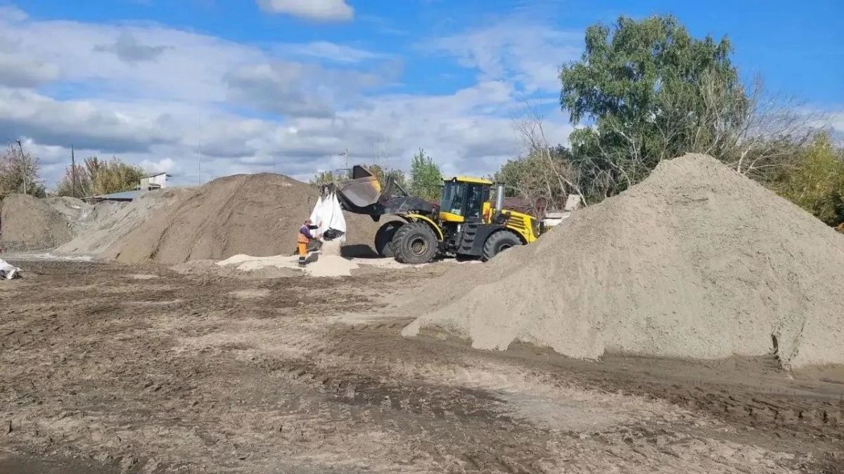 Коммунальные службы Бийска продолжают проводить дорожные и благоустроительные работы в разных районах города Коммунальные службы Бийска продолжают проводить дорожные и благоустроительные работы в разных районах города