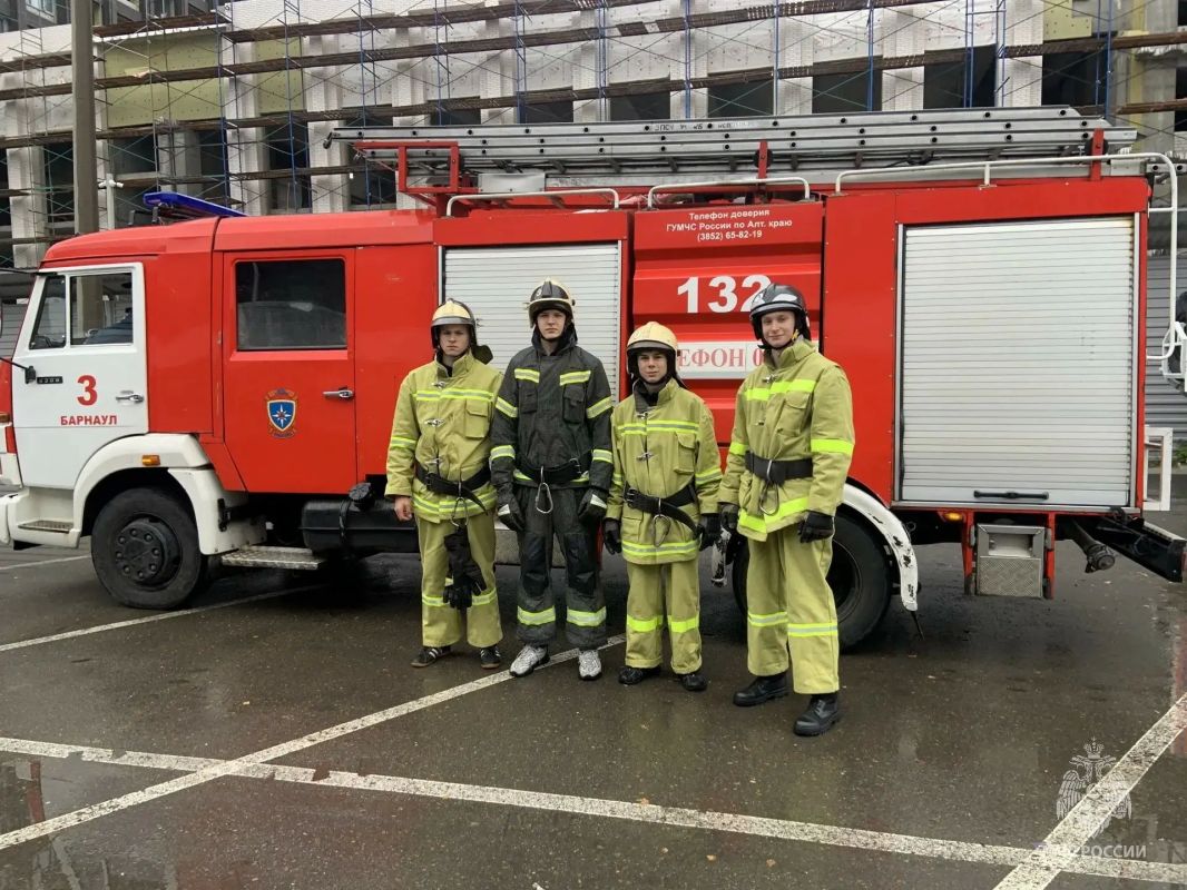 Кадетское движение МЧС в лицее №52 имени Ф.Э. Дзержинского города Барнаула Набирает обороты стартовавший учебный год в образовательных учреждениях России, в том числе и в Алтайском крае - как для обычных школьников, так и... Кадетское движение МЧС в лицее №52 имени Ф.Э. Дзержинского города Барнаула Набирает обороты стартовавший учебный год в образовательных учреждениях России, в том числе и в Алтайском крае - как для обычных школьников, так и...