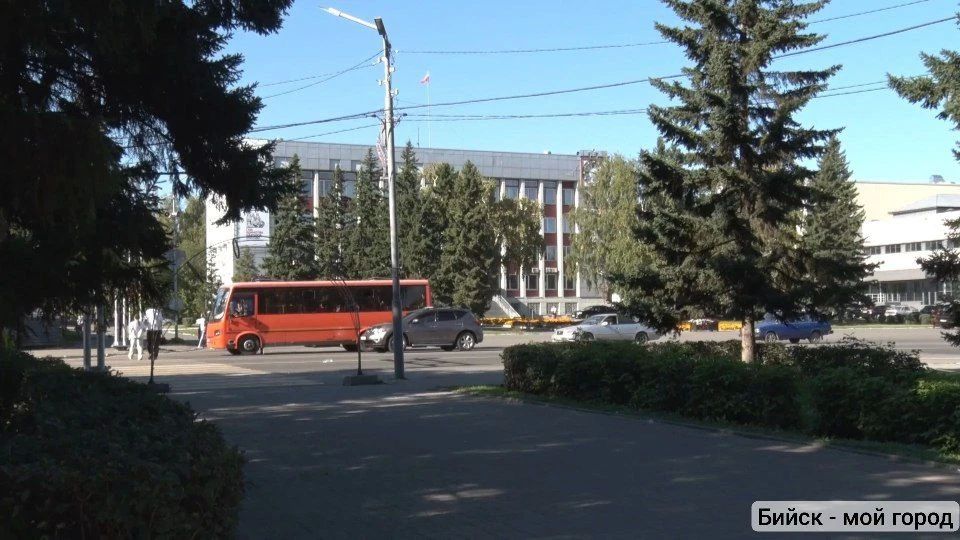 В новом выпуске программы "По улочкам Бийска" в поле зрения оказалось любимое место прогулок наших горожан