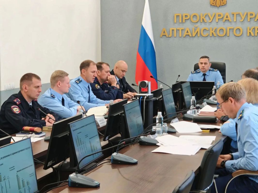 Заместитель прокурора Алтайского края Дмитрий Патлаев провел межведомственное совещание по вопросам противодействия повторной преступности Заместитель прокурора Алтайского края Дмитрий Патлаев провел межведомственное совещание по вопросам противодействия повторной преступности