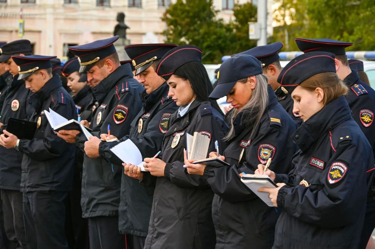 В Барнауле прошел общегородской гарнизонный развод нарядов полиции В Барнауле прошел общегородской гарнизонный развод нарядов полиции