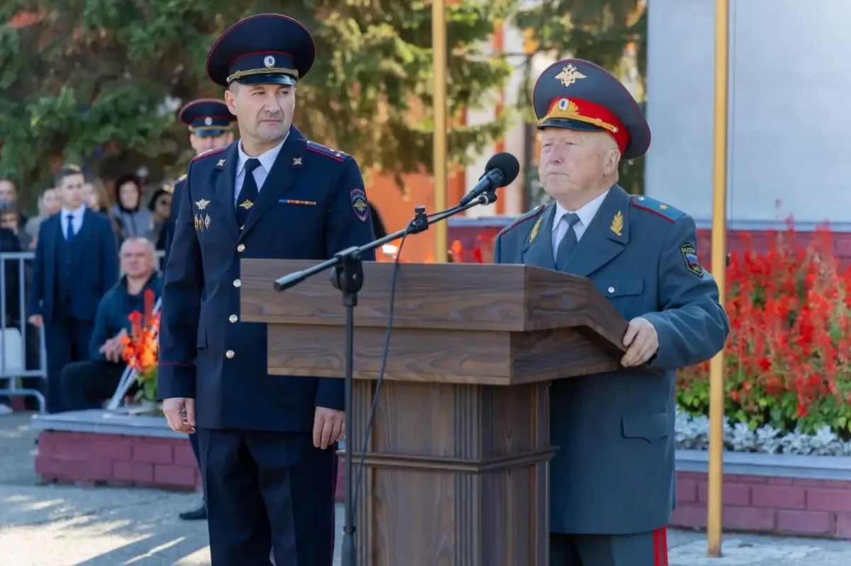 Начальник ГУ МВД России по Алтайскому краю Сергей Камышев принял участие в торжественной церемонии принятия Присяги первокурсниками БЮИ МВД России Начальник ГУ МВД России по Алтайскому краю Сергей Камышев принял участие в торжественной церемонии принятия Присяги первокурсниками БЮИ МВД России