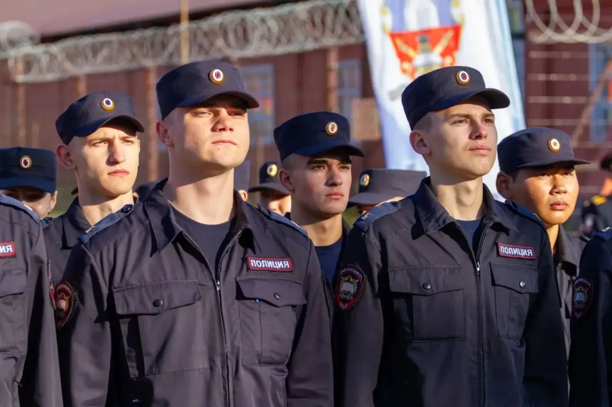 Начальник ГУ МВД России по Алтайскому краю Сергей Камышев принял участие в торжественной церемонии принятия Присяги первокурсниками БЮИ МВД России Начальник ГУ МВД России по Алтайскому краю Сергей Камышев принял участие в торжественной церемонии принятия Присяги первокурсниками БЮИ МВД России