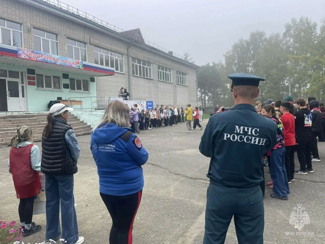 На минувшей неделе в городе Бийске сотрудники Главного управления МЧС России по Алтайскому краю с командой поисково-спасательного отряда «СпасАлтай22» отделения Национального центра помощи пропавшим и пострадавшим детям по... На минувшей неделе в городе Бийске сотрудники Главного управления МЧС России по Алтайскому краю с командой поисково-спасательного отряда «СпасАлтай22» отделения Национального центра помощи пропавшим и пострадавшим детям по...