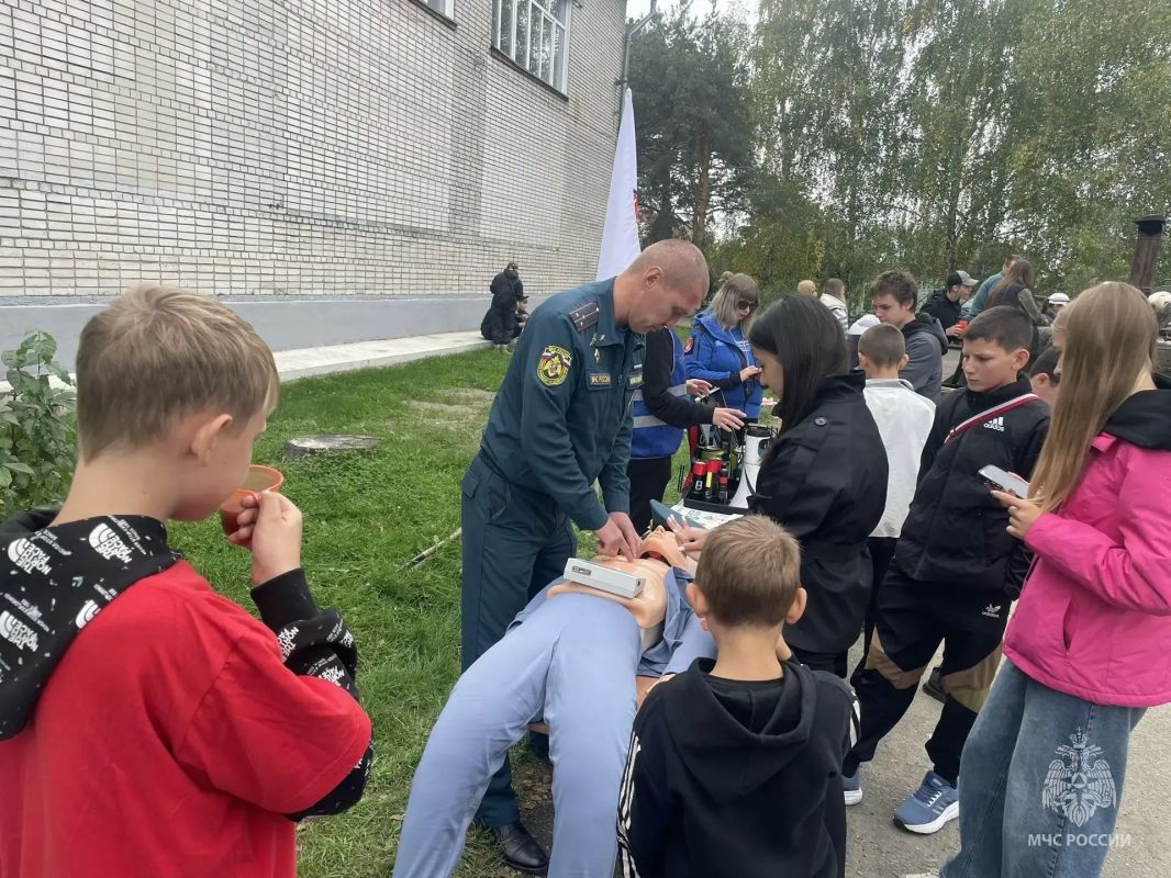 На минувшей неделе в городе Бийске сотрудники Главного управления МЧС России по Алтайскому краю с командой поисково-спасательного отряда «СпасАлтай22» отделения Национального центра помощи пропавшим и пострадавшим детям по... На минувшей неделе в городе Бийске сотрудники Главного управления МЧС России по Алтайскому краю с командой поисково-спасательного отряда «СпасАлтай22» отделения Национального центра помощи пропавшим и пострадавшим детям по...