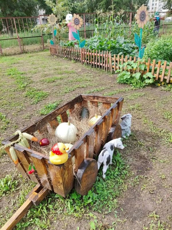 Осень тихо постучалась в двери барнаульского детского сада №186… И будто по волшебству всё вокруг стало золотым: дорожки, скамейки, даже солнечные лучи теперь кажутся янтарными! Осень тихо постучалась в двери барнаульского детского сада №186… И будто по волшебству всё вокруг стало золотым: дорожки, скамейки, даже солнечные лучи теперь кажутся янтарными!