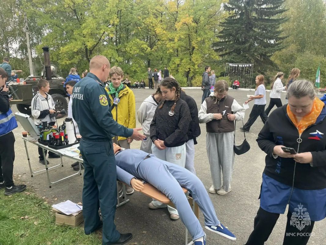 На минувшей неделе в городе Бийске сотрудники Главного управления МЧС России по Алтайскому краю с командой поисково-спасательного отряда «СпасАлтай22» отделения Национального центра помощи пропавшим и пострадавшим детям по... На минувшей неделе в городе Бийске сотрудники Главного управления МЧС России по Алтайскому краю с командой поисково-спасательного отряда «СпасАлтай22» отделения Национального центра помощи пропавшим и пострадавшим детям по...