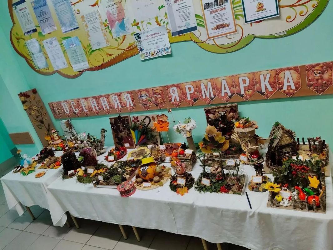 Осень тихо постучалась в двери барнаульского детского сада №186… И будто по волшебству всё вокруг стало золотым: дорожки, скамейки, даже солнечные лучи теперь кажутся янтарными! Осень тихо постучалась в двери барнаульского детского сада №186… И будто по волшебству всё вокруг стало золотым: дорожки, скамейки, даже солнечные лучи теперь кажутся янтарными!