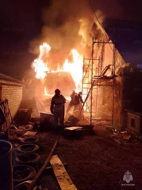 Три человека погибли при пожаре в частном жилом доме в Алейске Алтайского края