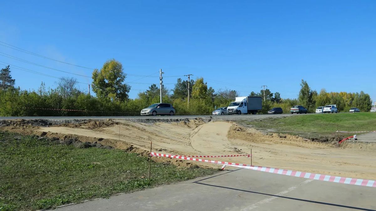 На краю Барнаула началось строительство большого спортивного кластера На краю Барнаула началось строительство большого спортивного кластера