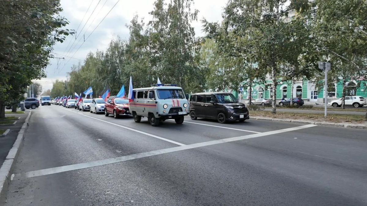 Барнаульцы отметили автопробегом День воссоединения новых регионов с РФ Барнаульцы отметили автопробегом День воссоединения новых регионов с РФ