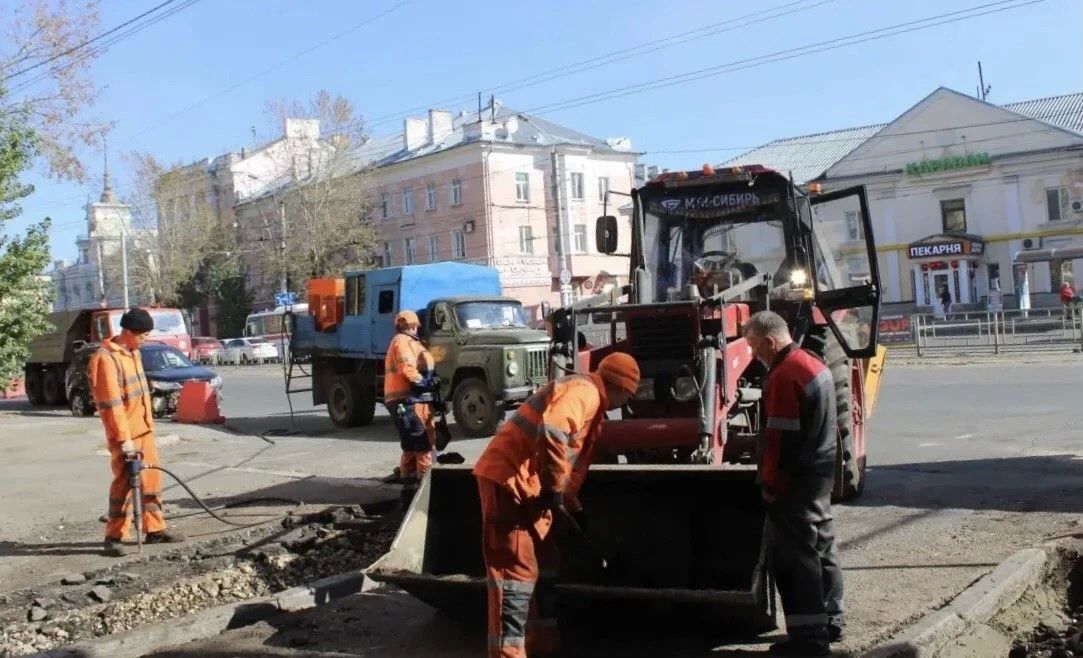 Барнаульские дорожники продолжают текущий ремонт дорог Барнаульские дорожники продолжают текущий ремонт дорог