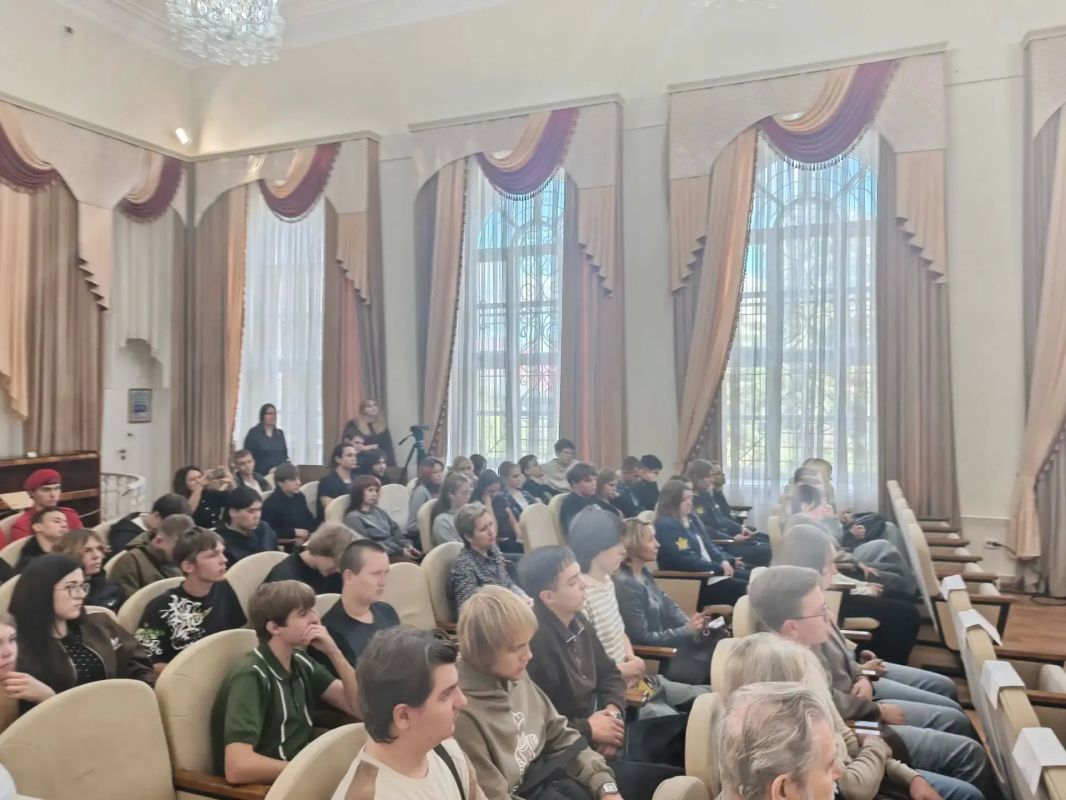«Звони, Донбасс обетованный»: поэтический вечер, посвящённый Дню воссоединения России и Донбасса, проходит в Барнауле «Звони, Донбасс обетованный»: поэтический вечер, посвящённый Дню воссоединения России и Донбасса, проходит в Барнауле