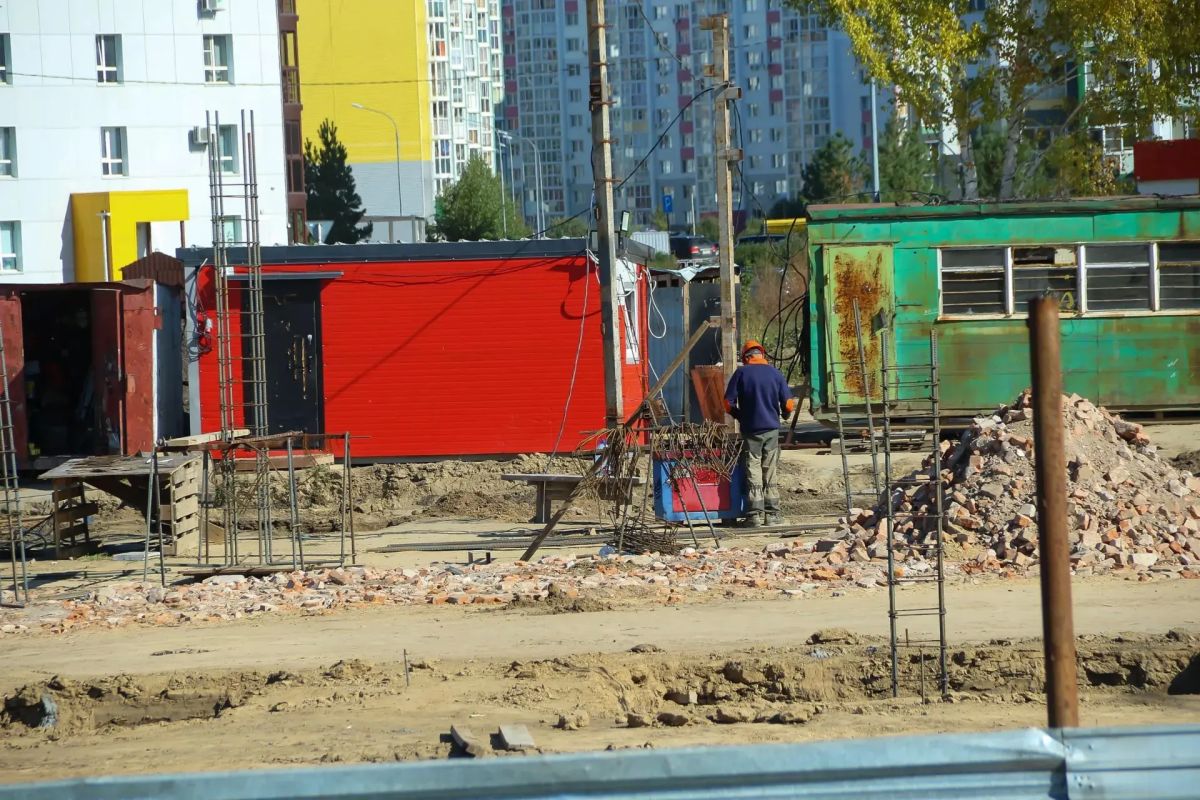 На краю Барнаула началось строительство большого спортивного кластера На краю Барнаула началось строительство большого спортивного кластера