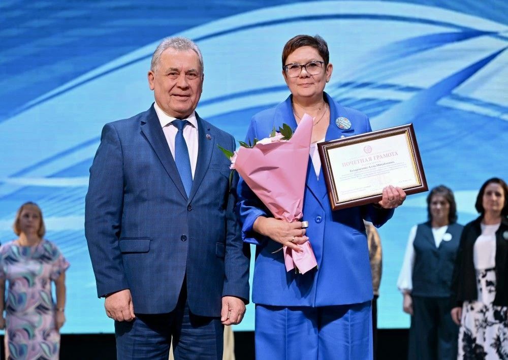 Александр Романенко поздравил педагогов Барнаула в преддверии Дня учителя Александр Романенко поздравил педагогов Барнаула в преддверии Дня учителя
