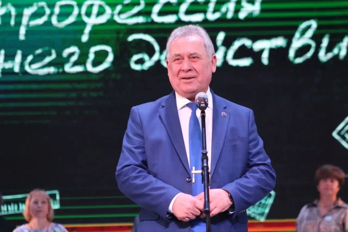 Лучшим педагогам Барнаула вручили награды в канун Дня учителя Лучшим педагогам Барнаула вручили награды в канун Дня учителя