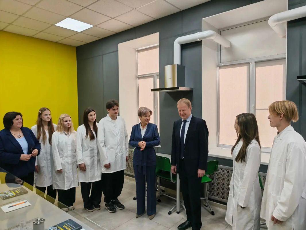 Губернатор Алтайского края встретился с участниками чемпионата высоких технологий «Профессионалы» в Павловске Губернатор Алтайского края встретился с участниками чемпионата высоких технологий «Профессионалы» в Павловске