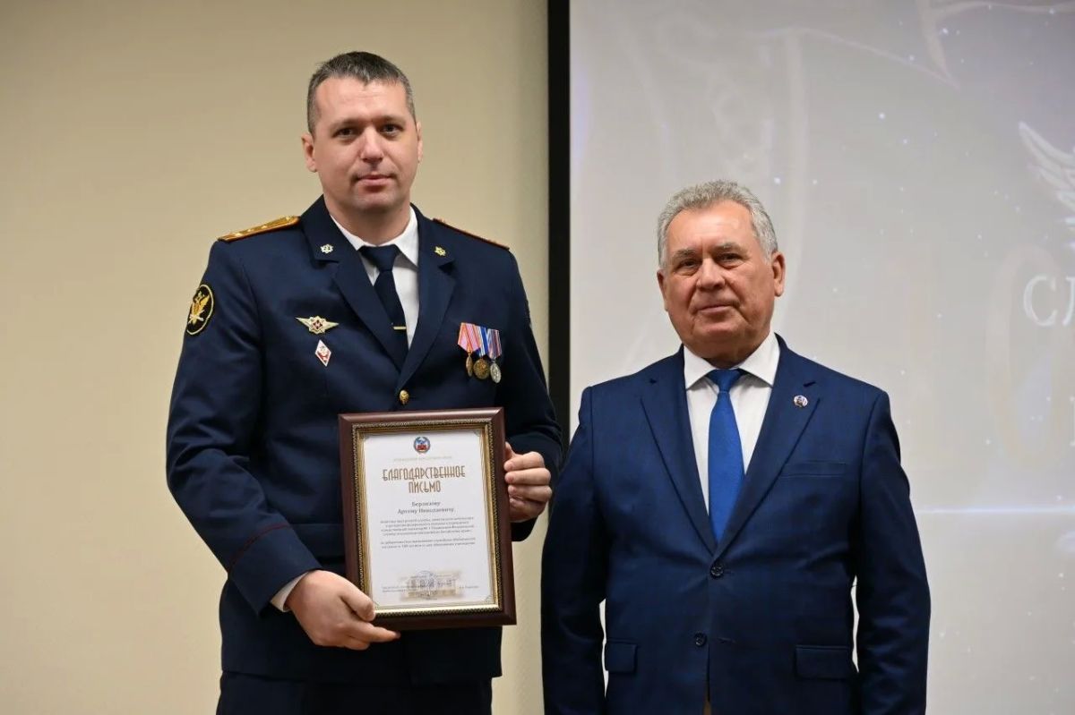 Александр Романенко поздравил сотрудников следственного изолятора №1 с вековым юбилеем учреждения Александр Романенко поздравил сотрудников следственного изолятора №1 с вековым юбилеем учреждения