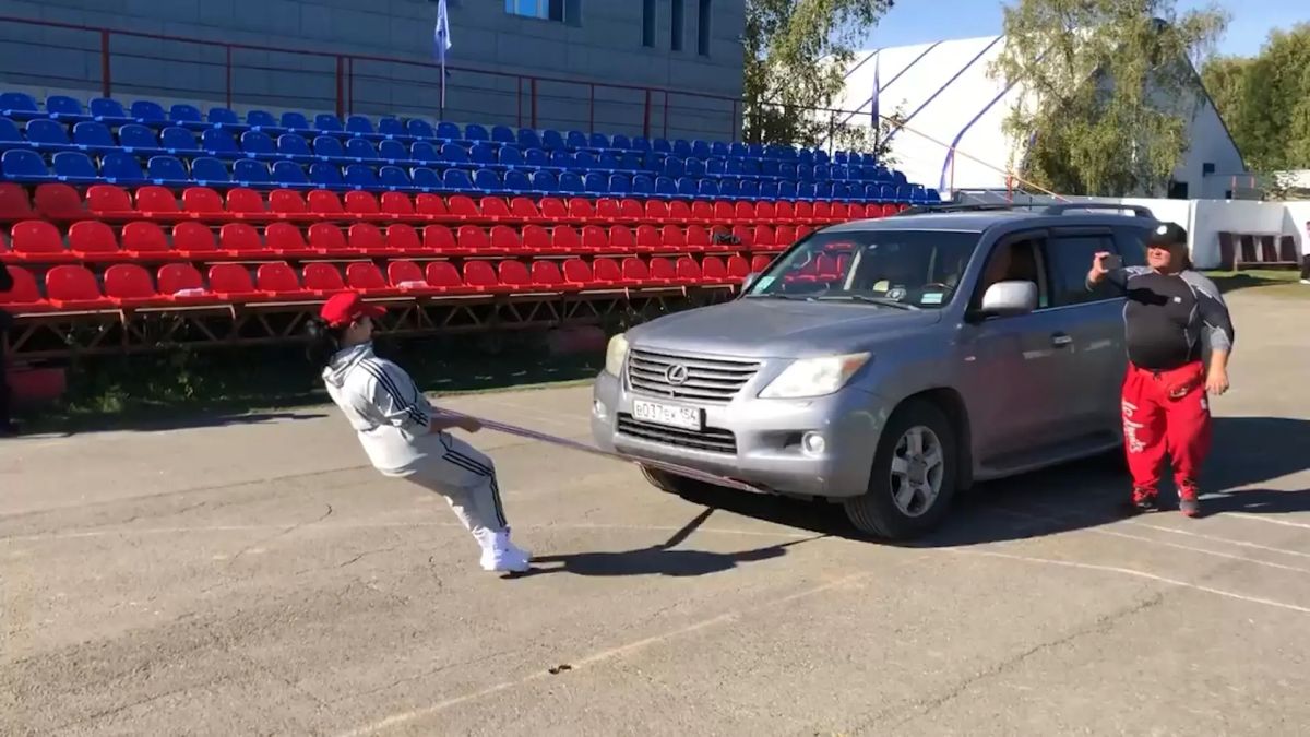 Силовой экстрим в Барнауле: как алтайские атлеты тягают автобусы и ставят рекорды