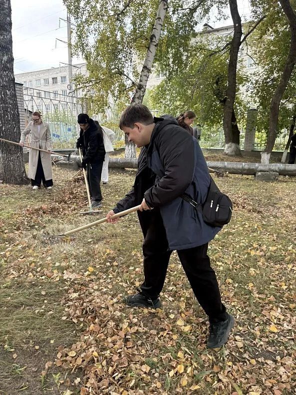 Более 8 тысяч барнаульцев приняли участие в первом «Чистом четверге» Более 8 тысяч барнаульцев приняли участие в первом «Чистом четверге»