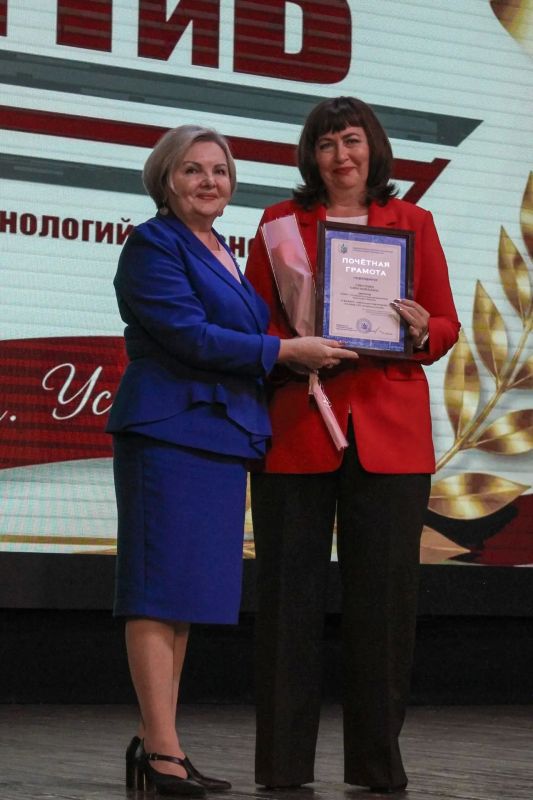 АКПТиБ – 85 лет. В молодёжном центре «Родина» состоялся юбилейный праздничный концерт, посвящённый 85-летию Алтайского колледжа промышленных технологий и бизнеса АКПТиБ – 85 лет. В молодёжном центре «Родина» состоялся юбилейный праздничный концерт, посвящённый 85-летию Алтайского колледжа промышленных технологий и бизнеса