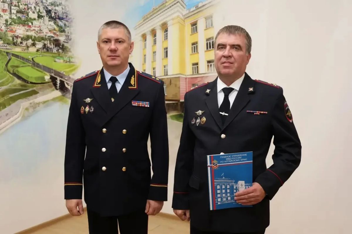 Руководитель ГУ МВД России по Алтайскому краю поздравил сотрудников и ветеранов уголовного розыска с профессиональным праздником