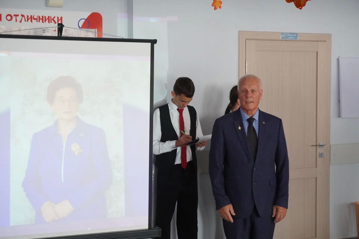 В Барнауле открыли первый учебный класс в память о заслуженном учителе В Барнауле открыли первый учебный класс в память о заслуженном учителе