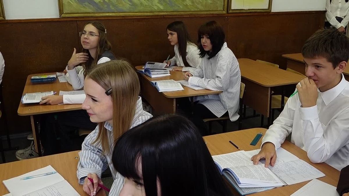 Сегодня, 5 октября, в нашей стране свой профессиональный праздник отмечают учителя