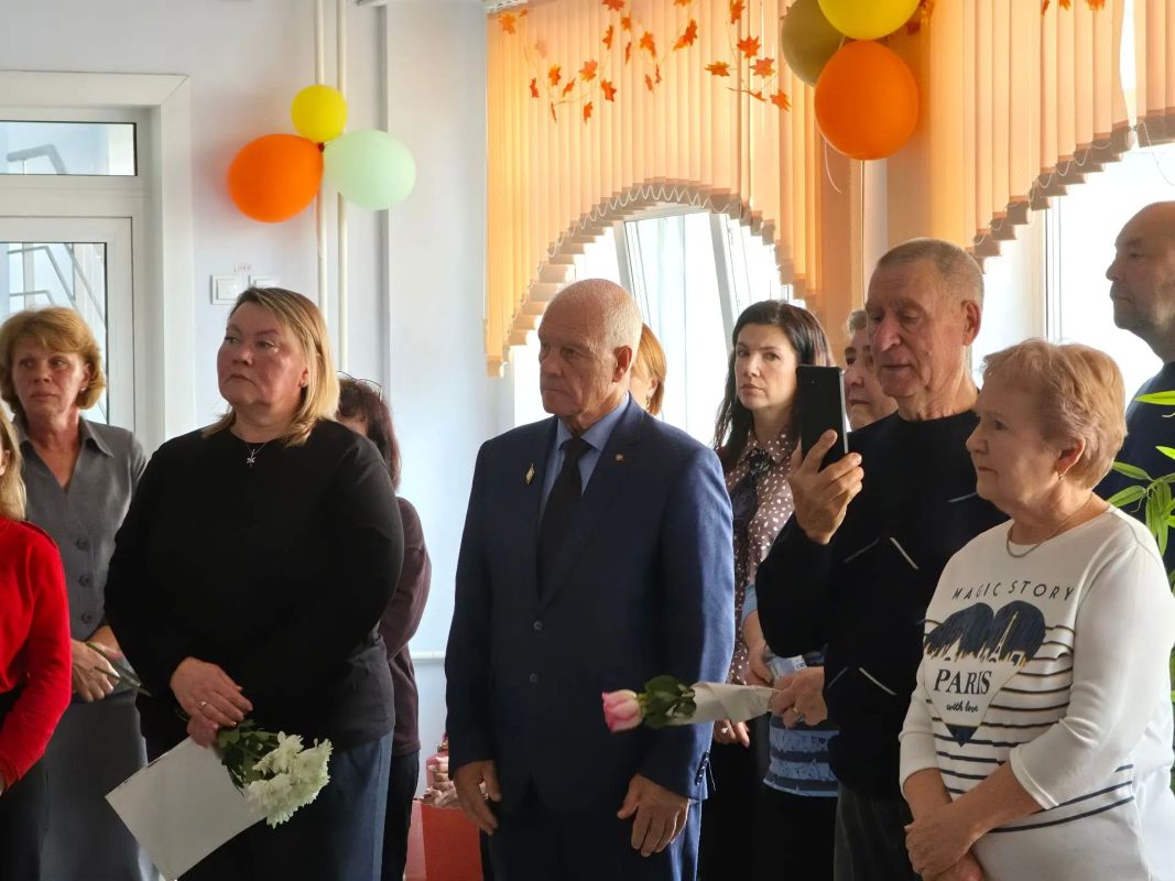В Барнауле открыли первый учебный класс в память о заслуженном учителе В Барнауле открыли первый учебный класс в память о заслуженном учителе