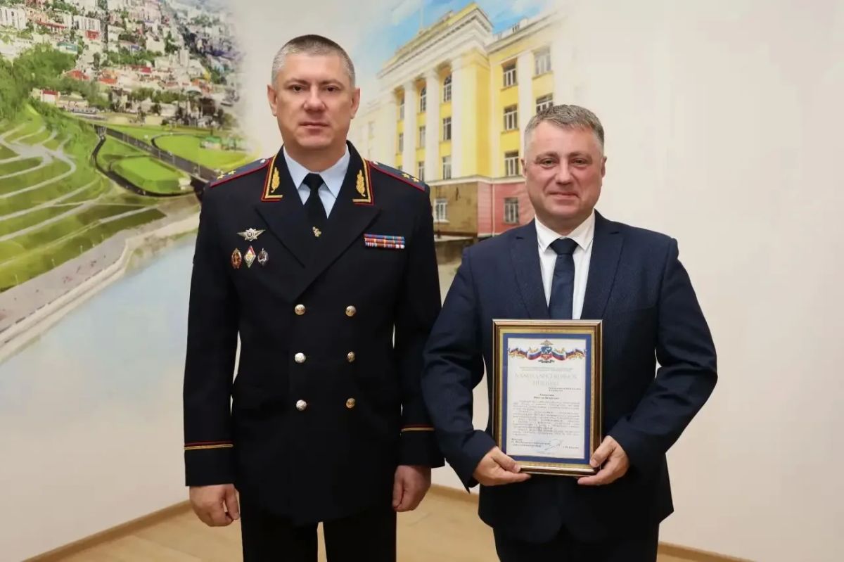 Руководитель ГУ МВД России по Алтайскому краю поздравил сотрудников и ветеранов уголовного розыска с профессиональным праздником Руководитель ГУ МВД России по Алтайскому краю поздравил сотрудников и ветеранов уголовного розыска с профессиональным праздником