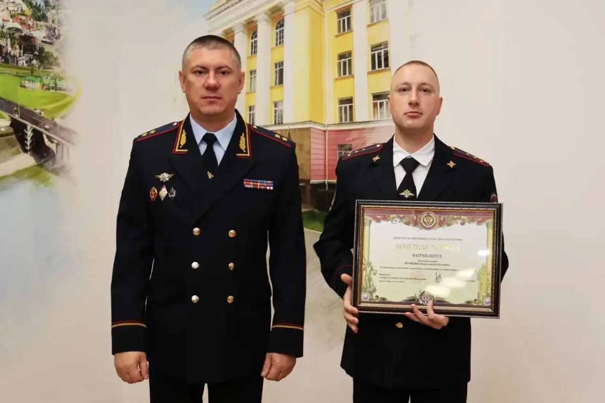 Руководитель ГУ МВД России по Алтайскому краю поздравил сотрудников и ветеранов уголовного розыска с профессиональным праздником Руководитель ГУ МВД России по Алтайскому краю поздравил сотрудников и ветеранов уголовного розыска с профессиональным праздником