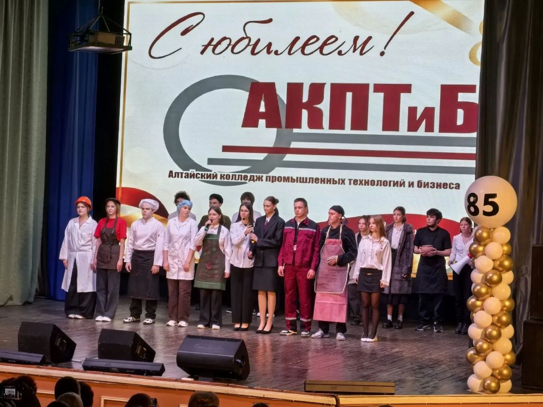 АКПТиБ – 85 лет. В молодёжном центре «Родина» состоялся юбилейный праздничный концерт, посвящённый 85-летию Алтайского колледжа промышленных технологий и бизнеса АКПТиБ – 85 лет. В молодёжном центре «Родина» состоялся юбилейный праздничный концерт, посвящённый 85-летию Алтайского колледжа промышленных технологий и бизнеса