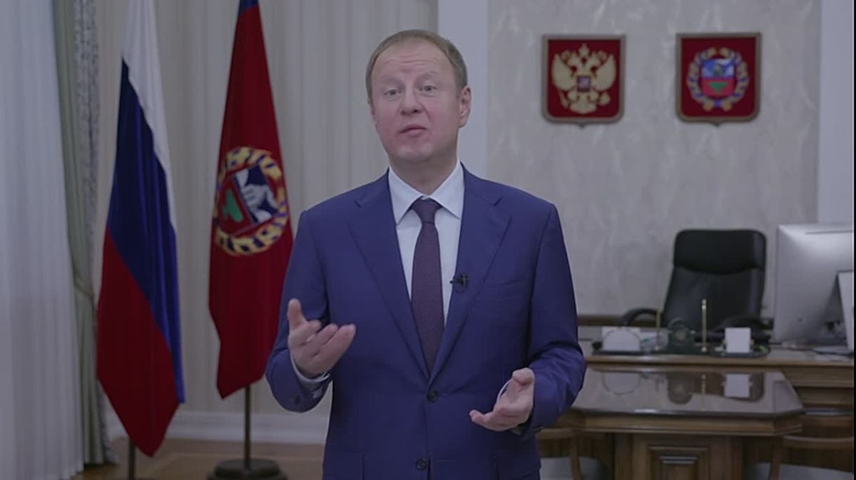 Виктор Томенко: Дорогие, уважаемые педагоги Алтайского края всех поколений! От всей души поздравляю вас с профессиональным и истинно народным праздником — с Днём учителя!