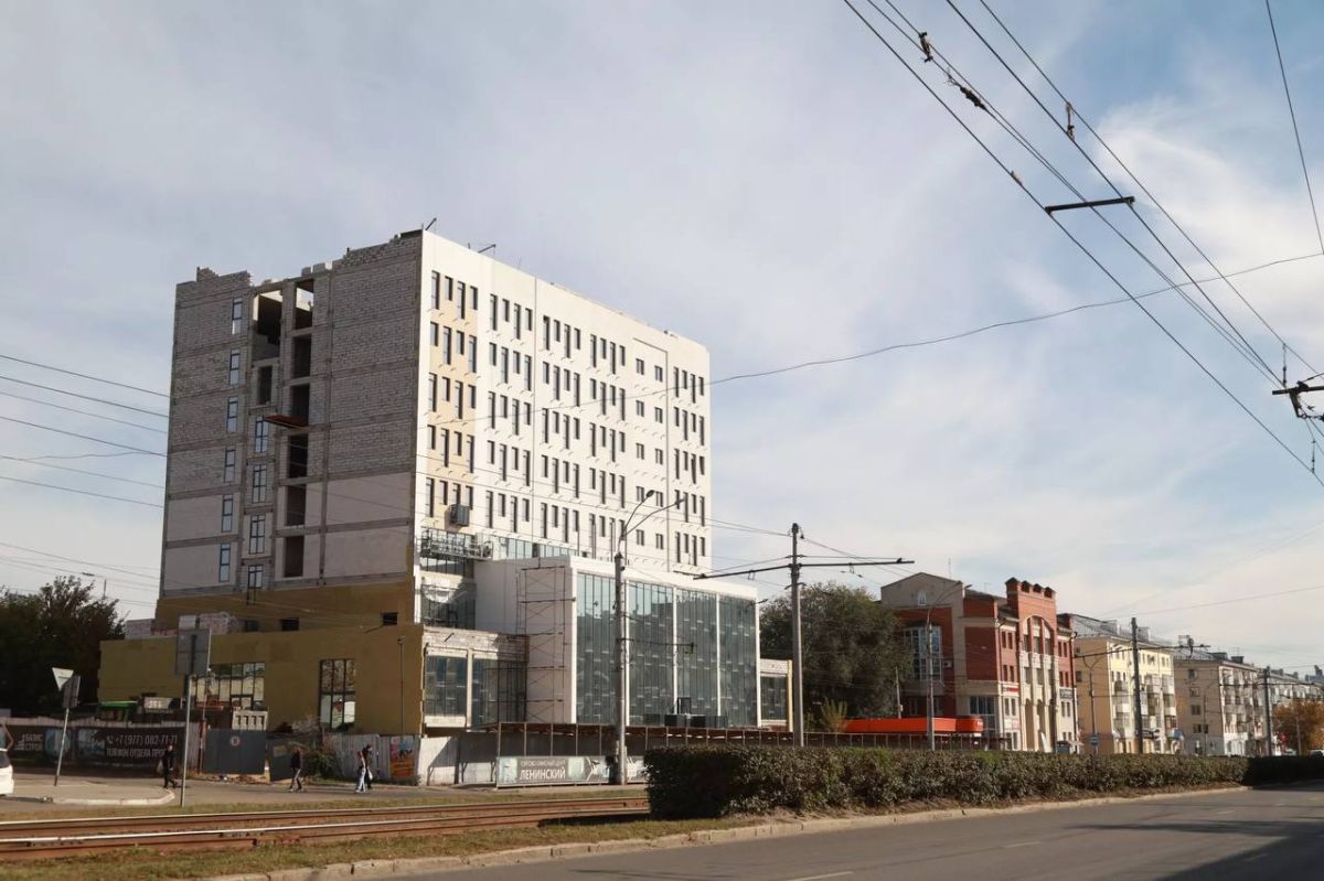 В Барнауле обшивают стены легендарного долгостроя В Барнауле обшивают стены легендарного долгостроя