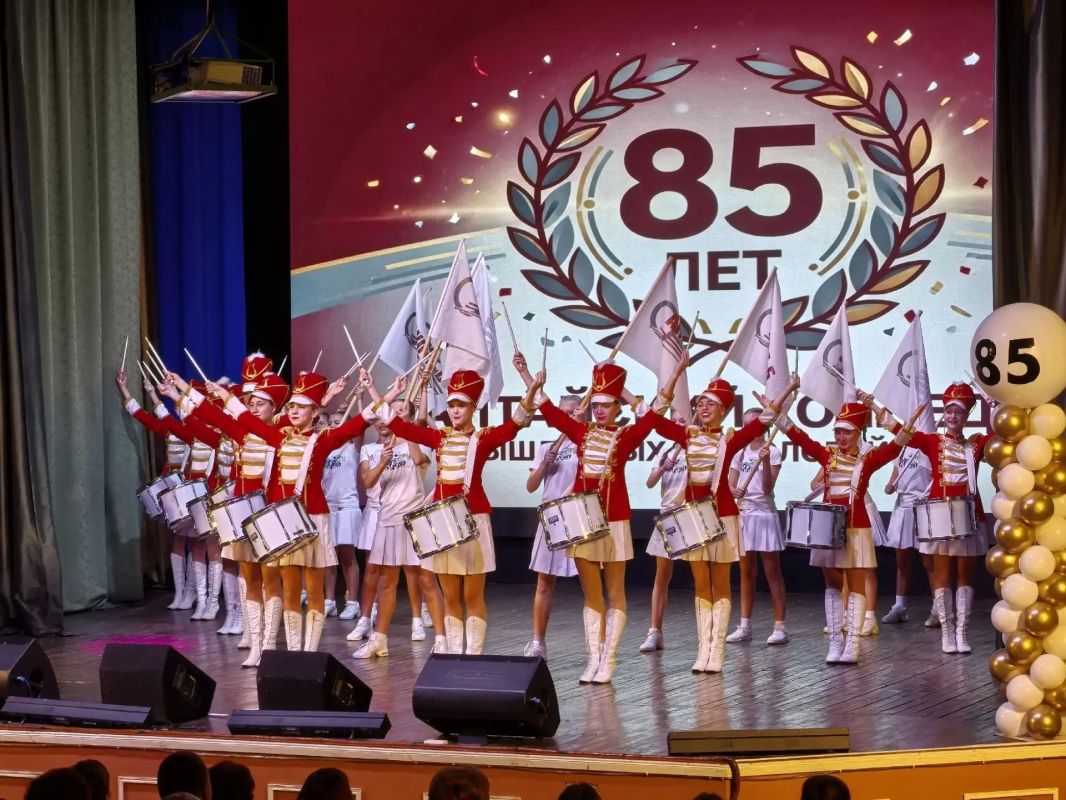 АКПТиБ – 85 лет. В молодёжном центре «Родина» состоялся юбилейный праздничный концерт, посвящённый 85-летию Алтайского колледжа промышленных технологий и бизнеса