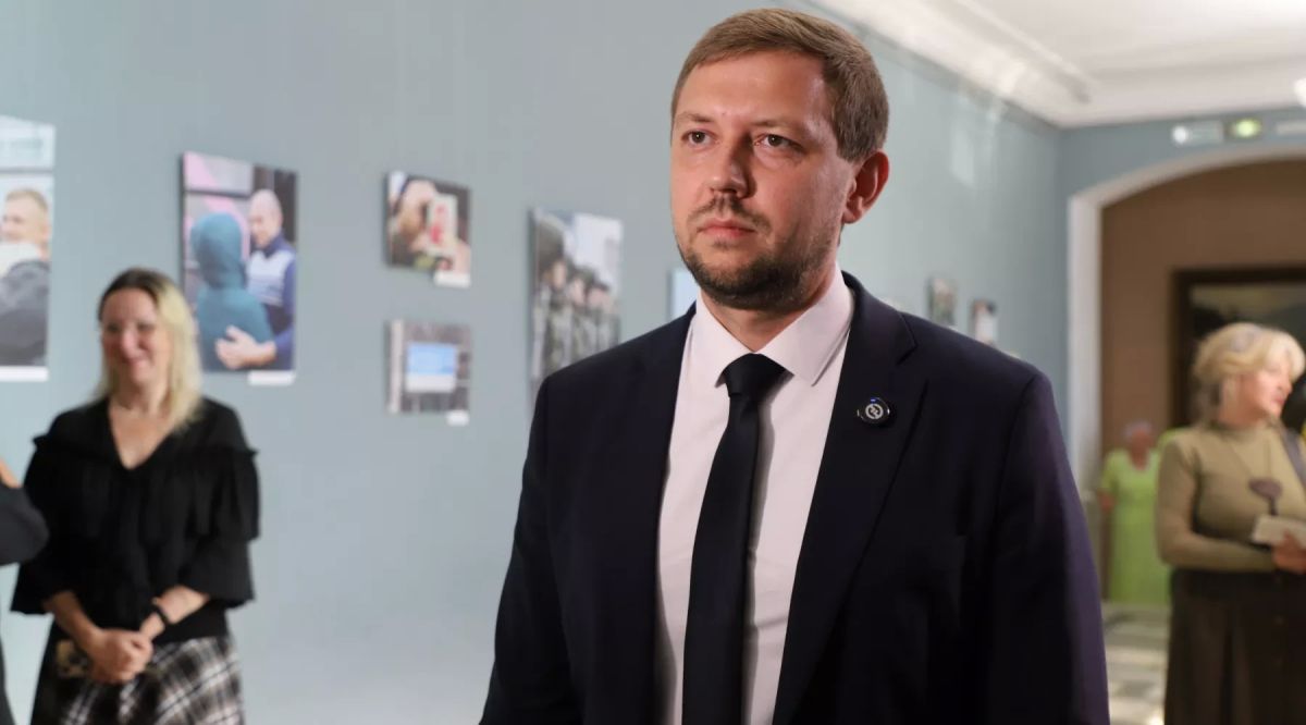 Глава Бийска Виктор Щигрев поздравил педагогов города и ветеранов педагогического труда с Днём учителя