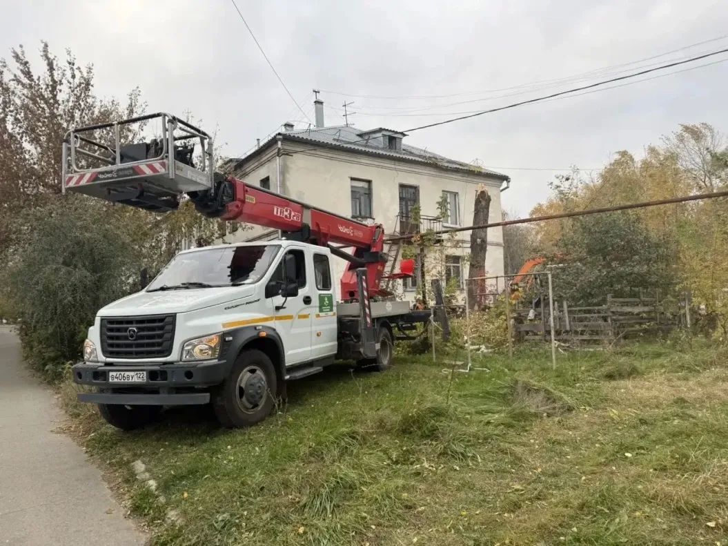 В Барнауле городские службы устраняют последствия непогоды В Барнауле городские службы устраняют последствия непогоды