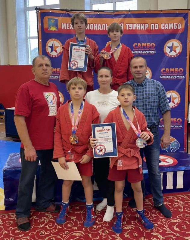 Около 200 юных самбистов собрались на турнире памяти Алексея Барсукова