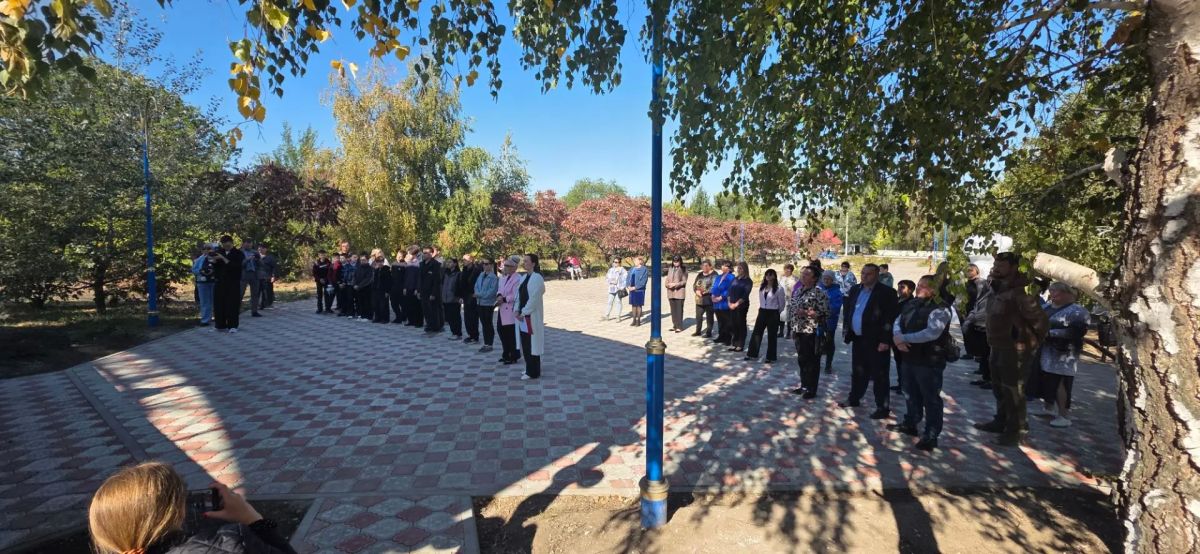 Виктор Водолацкий: Сегодня посетил село Жёлтое Славяносербского муниципального округа, где состоялось торжественное открытие обновлённого сквера Молодогвардейцев Виктор Водолацкий: Сегодня посетил село Жёлтое Славяносербского муниципального округа, где состоялось торжественное открытие обновлённого сквера Молодогвардейцев