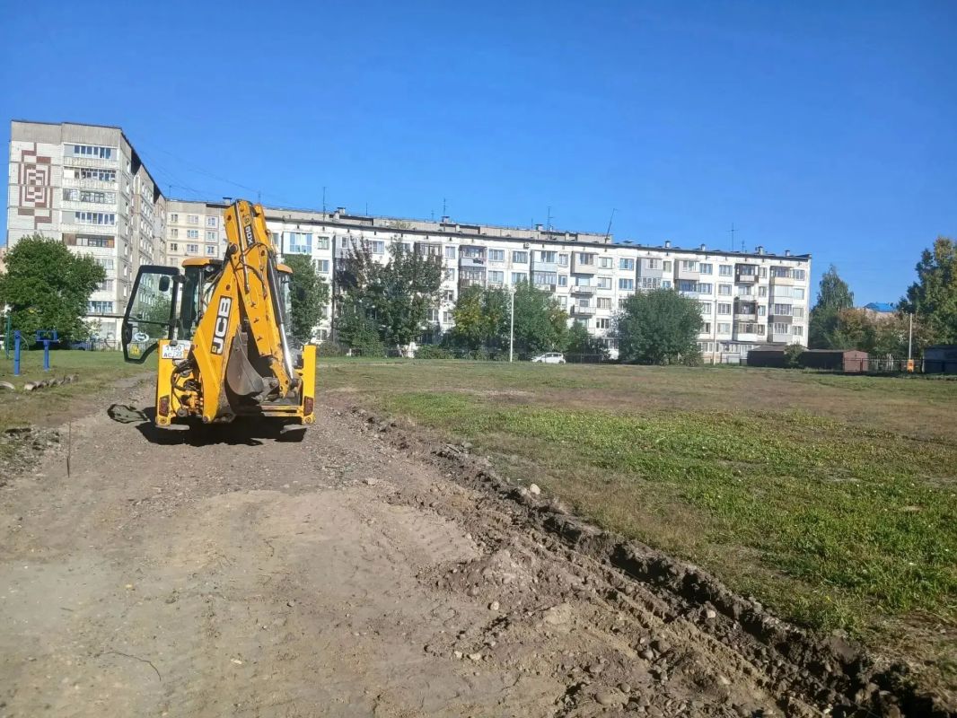 Гимназия № 1 модернизировала пришкольный стадион Гимназия № 1 модернизировала пришкольный стадион