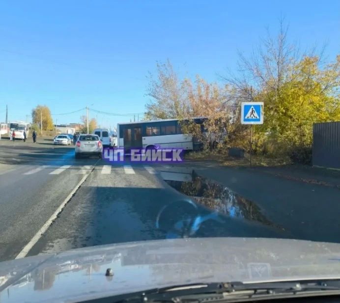В Бийске произошло ДТП с участием автобуса
