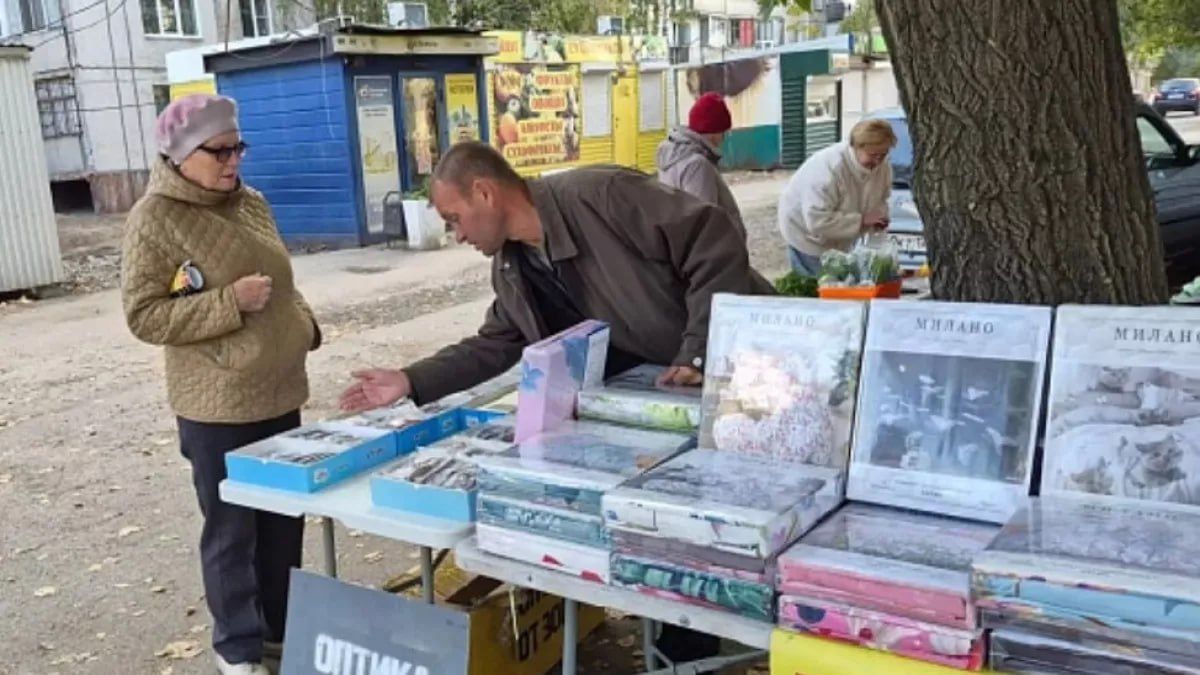 Нелегальных уличных продавцов выявили в Новосиликатном микрорайоне