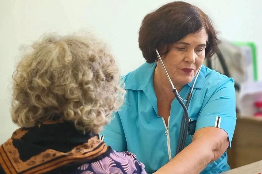 Участковый терапевт из Барнаула спасла жизнь соседки, заметив её плохой внешний вид